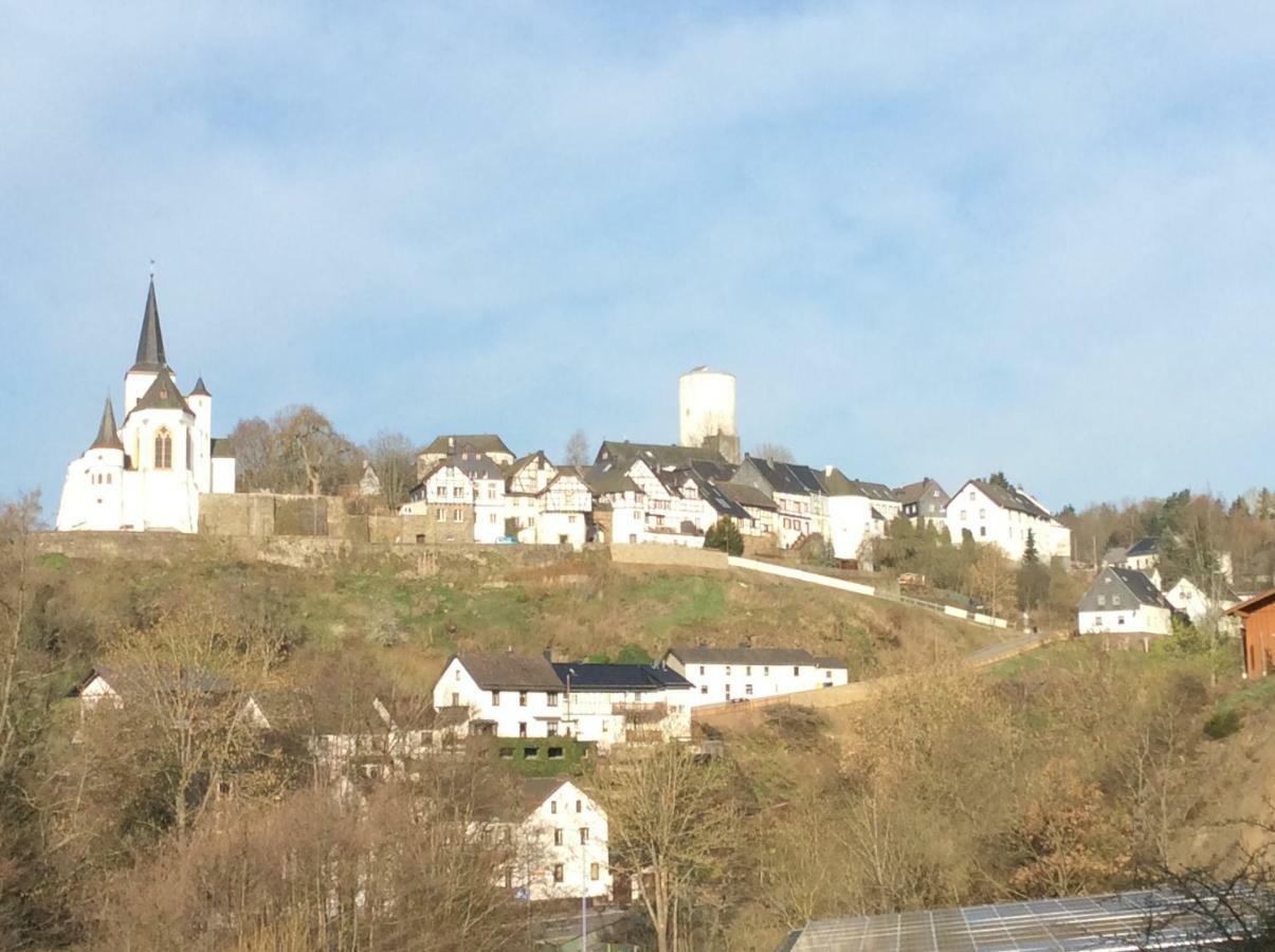 Gastehaus Im Tal 18 Hotel Hellenthal Bagian luar foto